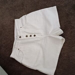 Daisyhome white high-waisted denim shorts with a button fly closure. Size L New